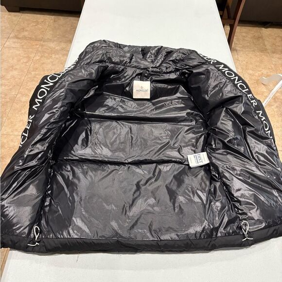 MONTCLA SHORT DOWN JACKET - Picture 6 of 11